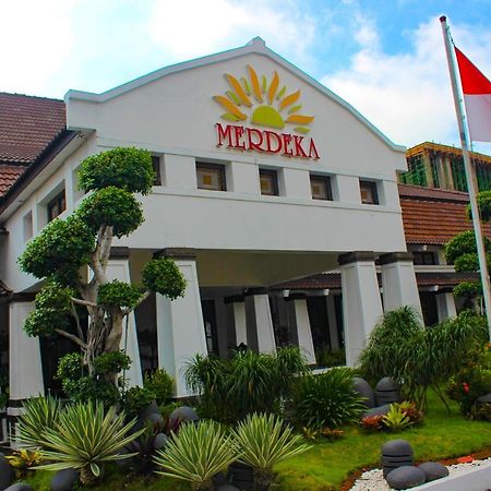Hotel Merdeka Kediri Kediri  Exterior foto