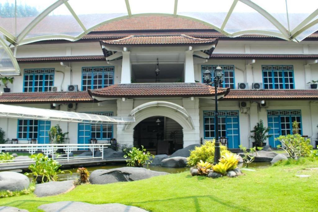 Hotel Merdeka Kediri Kediri  Exterior foto
