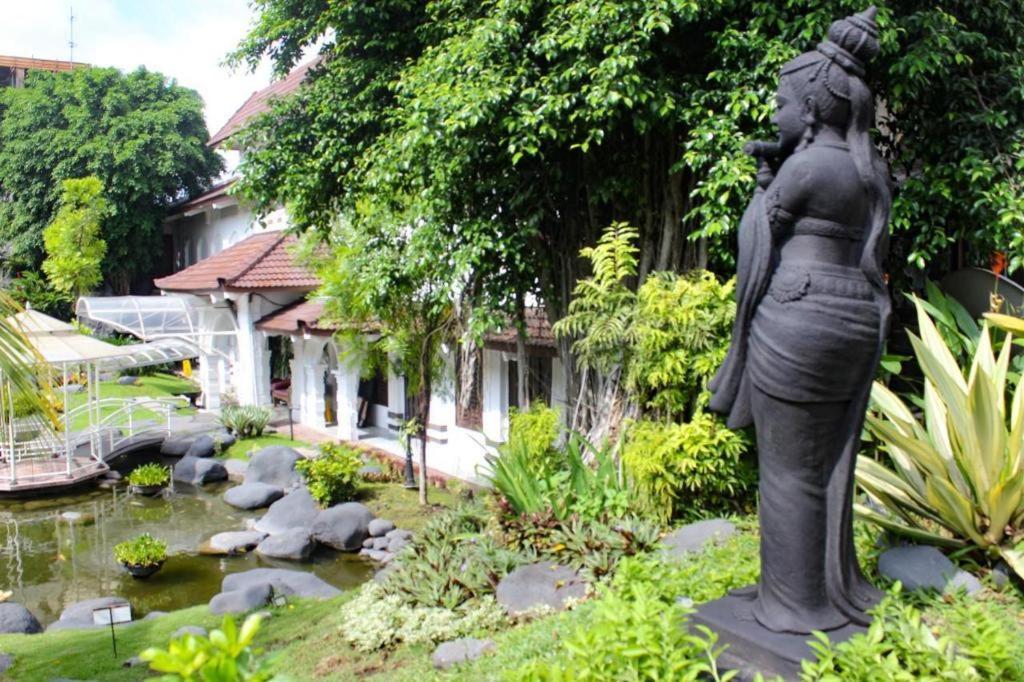 Hotel Merdeka Kediri Kediri  Exterior foto