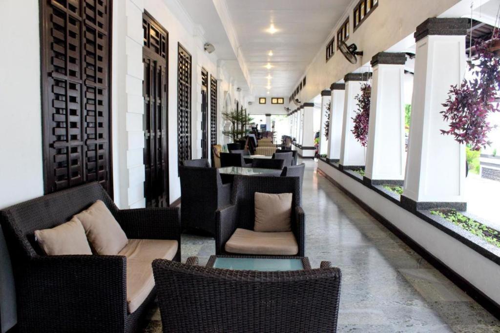 Hotel Merdeka Kediri Kediri  Exterior foto
