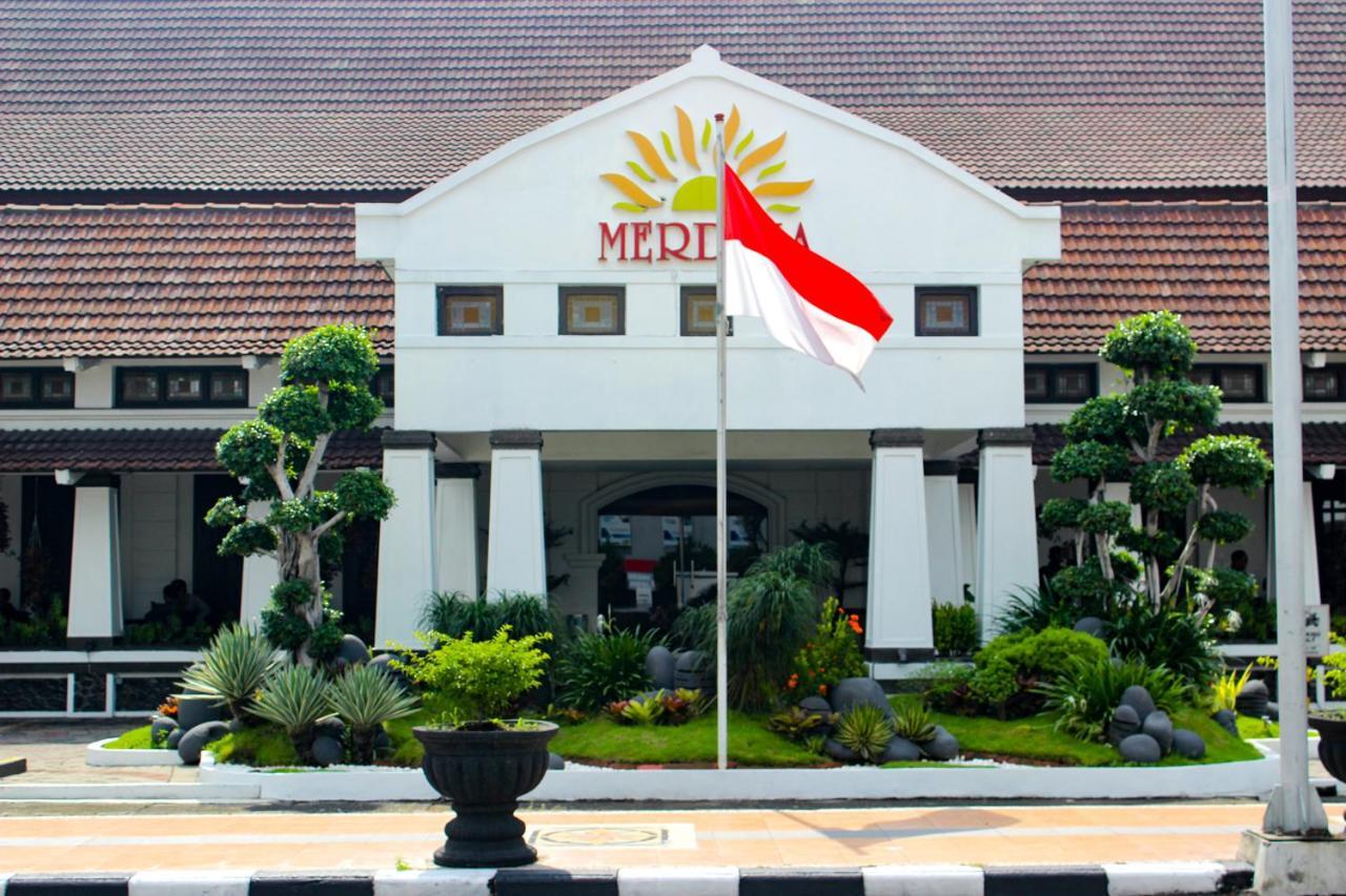 Hotel Merdeka Kediri Kediri  Exterior foto