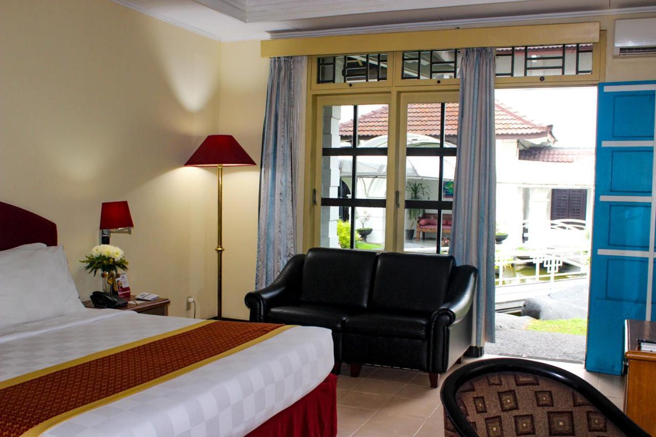 Hotel Merdeka Kediri Kediri  Exterior foto