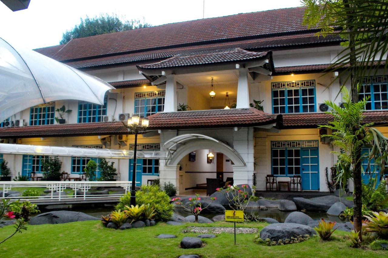 Hotel Merdeka Kediri Kediri  Exterior foto
